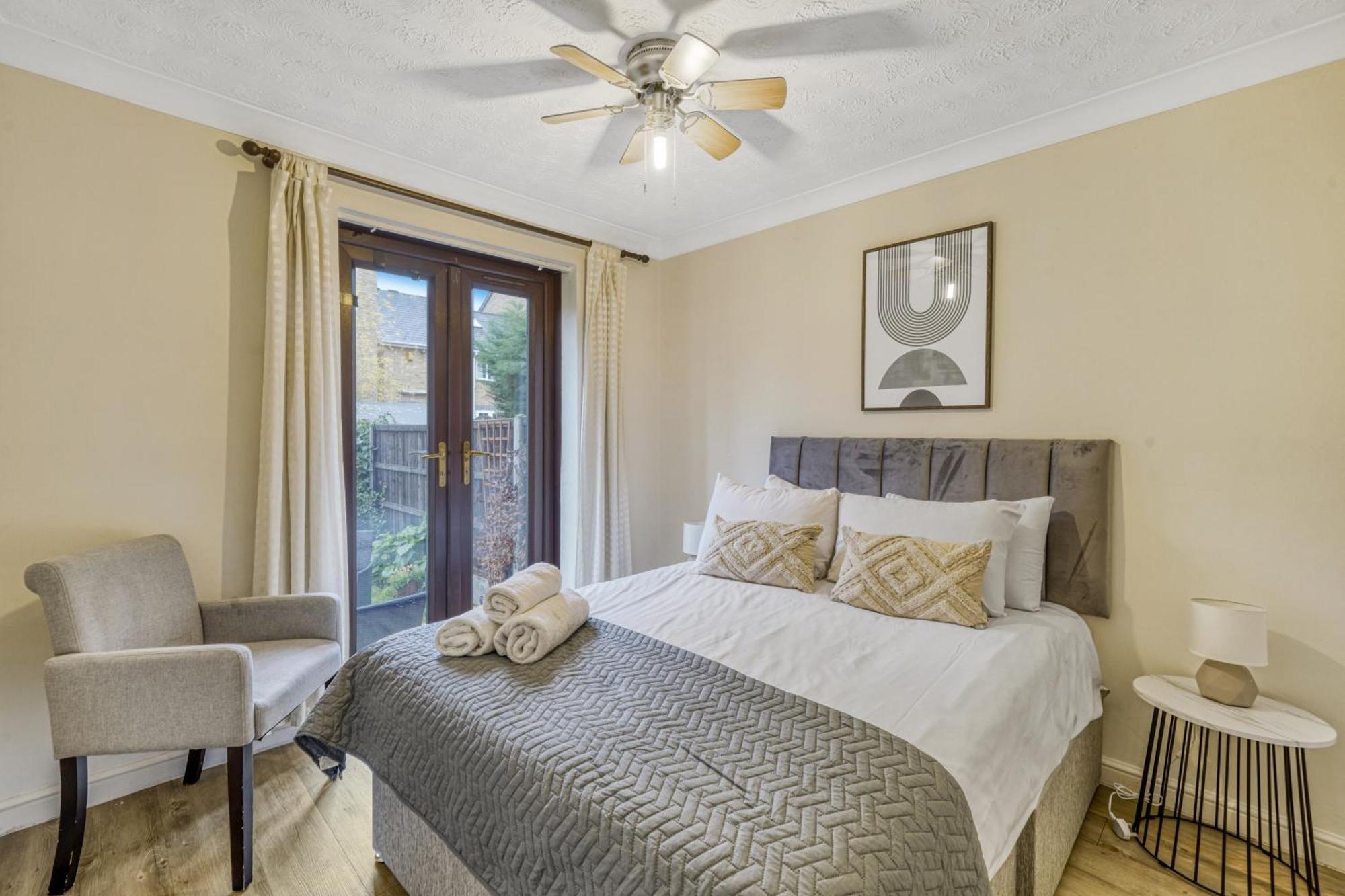 Executive 4 Bedroom Town House In Canada Water Free Wifi & Parking By Aparts London