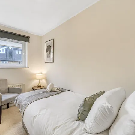 Executive 4 Bedroom Town House In Canada Water Free Wifi & Parking By City Stay Aparts London Exterior photo