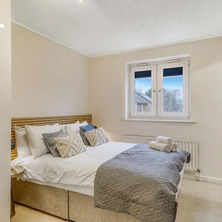 Executive 4 Bedroom Town House In Canada Water Free Wifi & Parking By City Stay Aparts London Exterior photo
