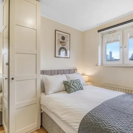 Executive 4 Bedroom Town House In Canada Water Free Wifi & Parking By City Stay Aparts London Exterior photo