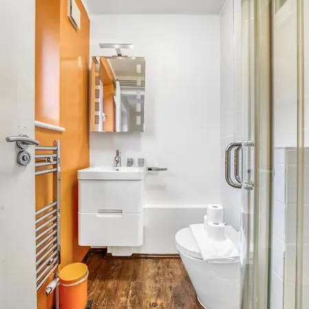 Executive 4 Bedroom Town House In Canada Water Free Wifi & Parking By City Stay Aparts London Exterior photo