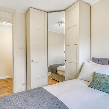 Executive 4 Bedroom Town House In Canada Water Free Wifi & Parking By City Stay Aparts London Exterior photo