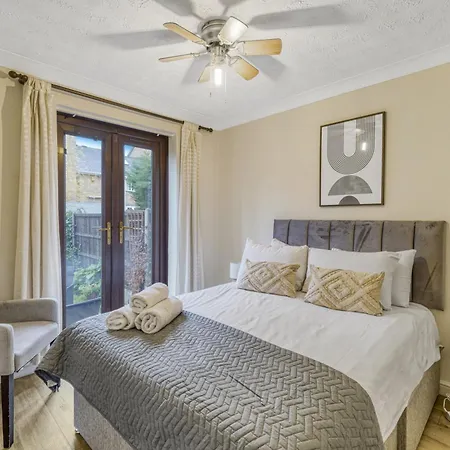 Executive 4 Bedroom Town House In Canada Water Free Wifi & Parking By City Stay Aparts London Exterior photo