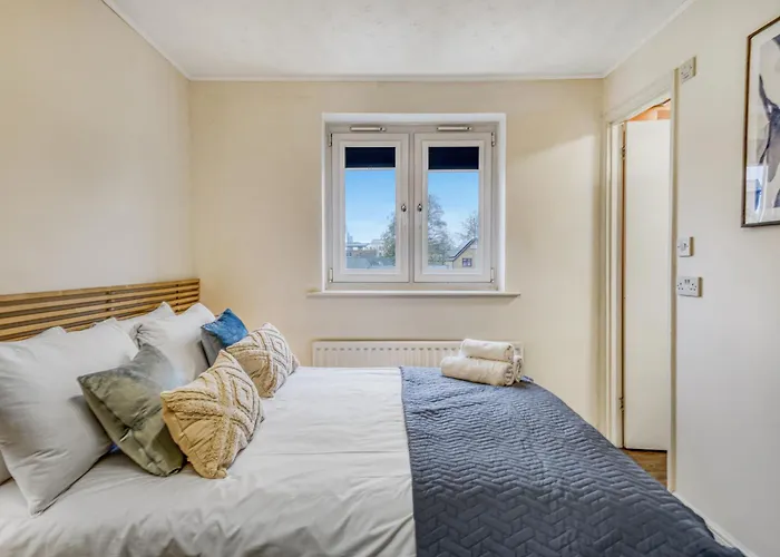 Executive 4 Bedroom Town House In Canada Water Free Wifi & Parking By City Stay Aparts London