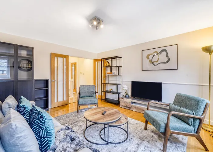 Executive 4 Bedroom Town House In Canada Water Free Wifi & Parking By City Stay Aparts London
