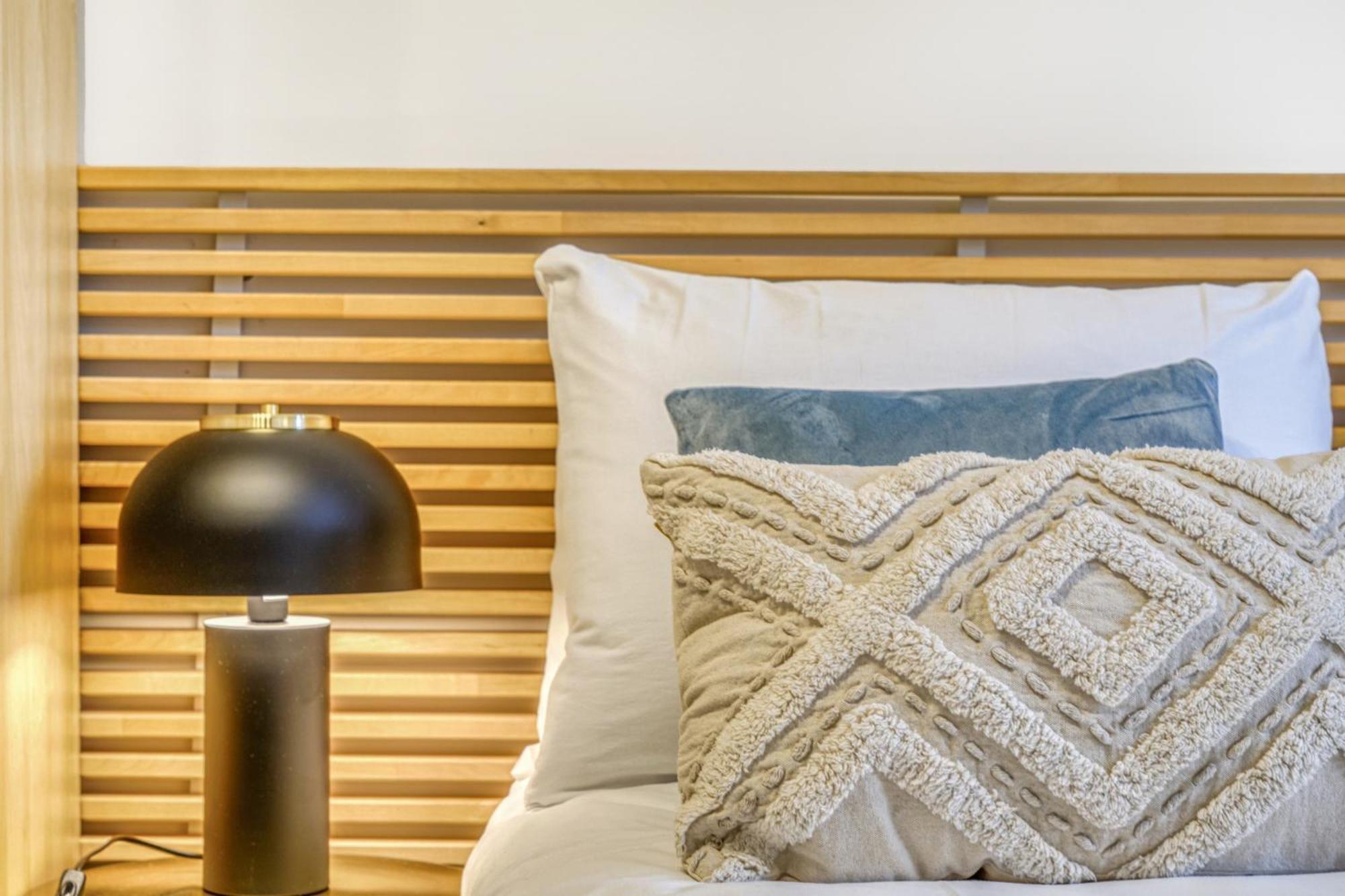 Executive 4 Bedroom Town House In Canada Water Free Wifi & Parking By Aparts Apartment London