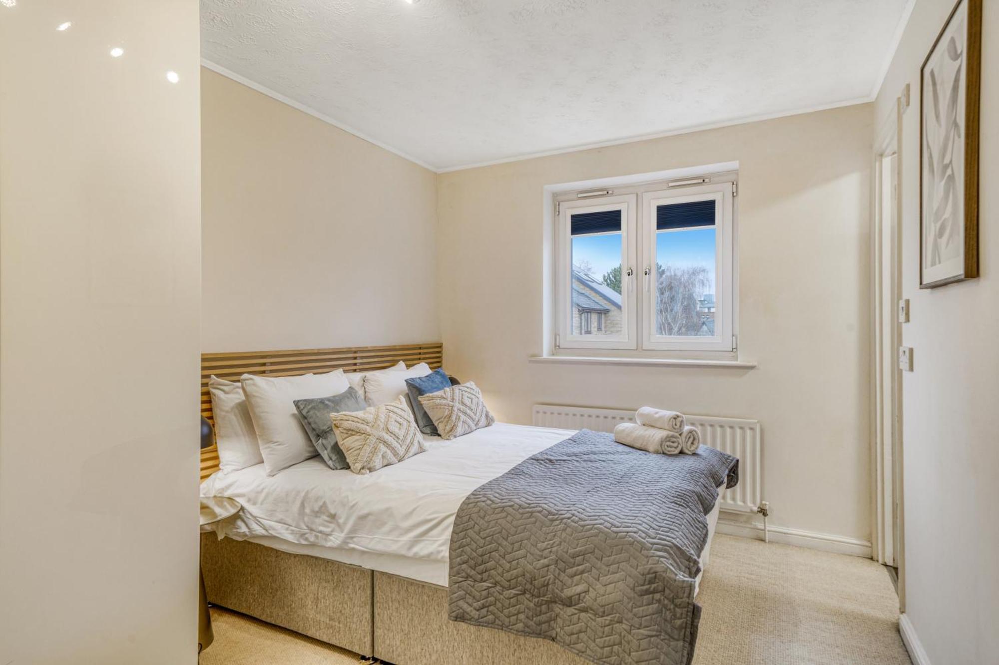 Executive 4 Bedroom Town House In Canada Water Free Wifi & Parking By Aparts Apartment