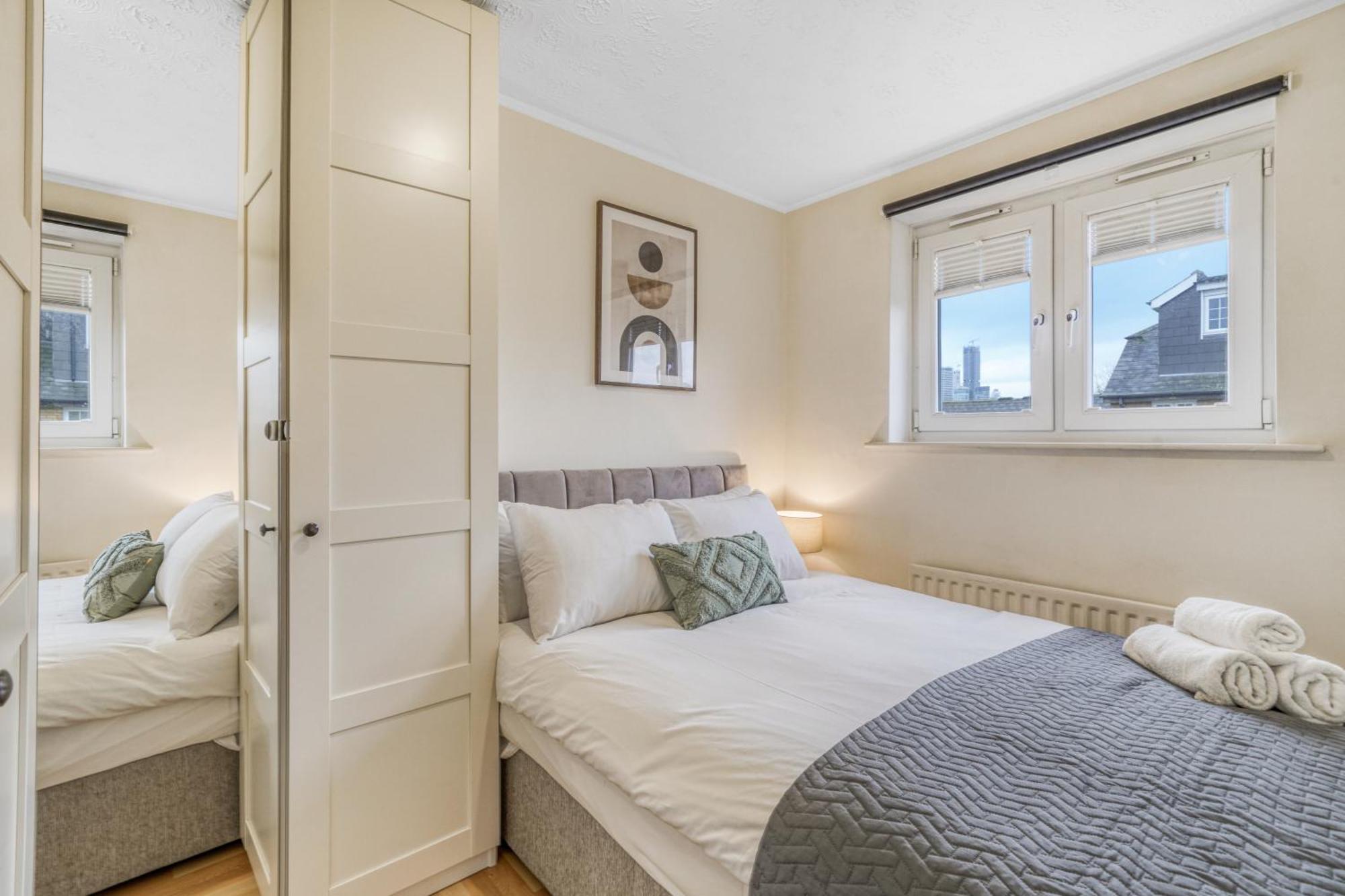Apartment Executive 4 Bedroom Town House In Canada Water Free Wifi & Parking By Aparts London