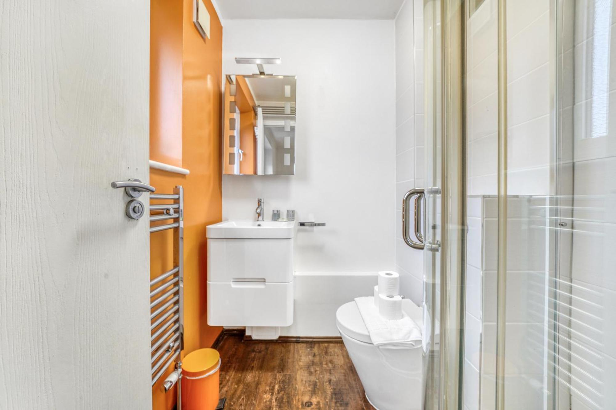 Apartment Executive 4 Bedroom Town House In Canada Water Free Wifi & Parking By Aparts